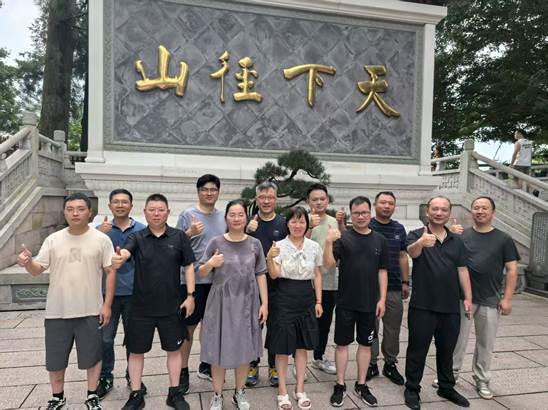 汗水澆灌同心路，徑山之巔啟新程